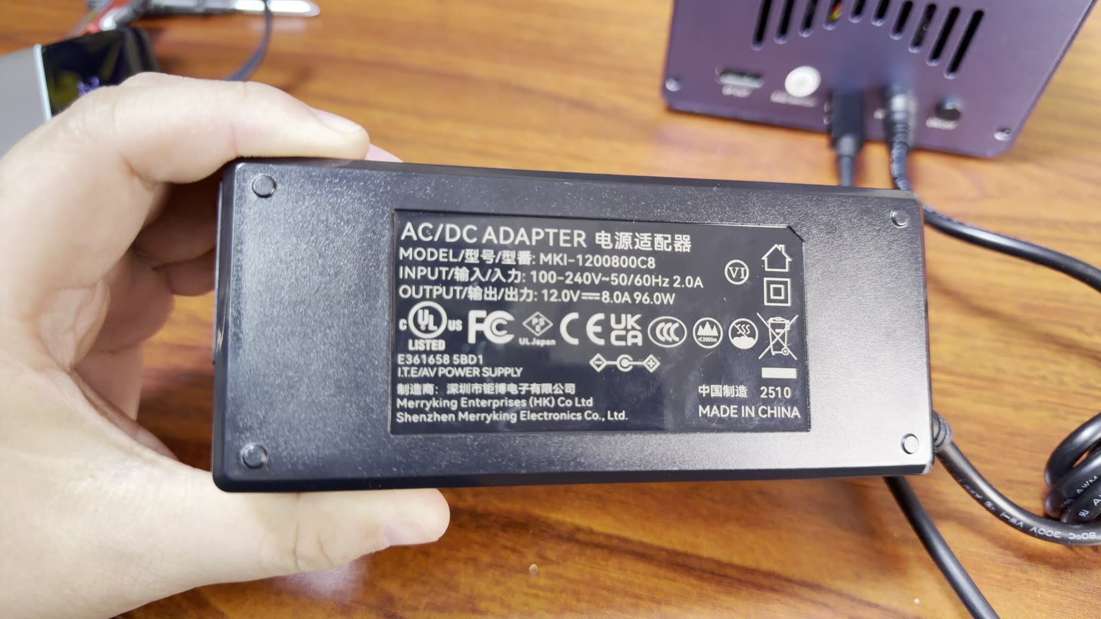 12V 8A 96W 电源适配器