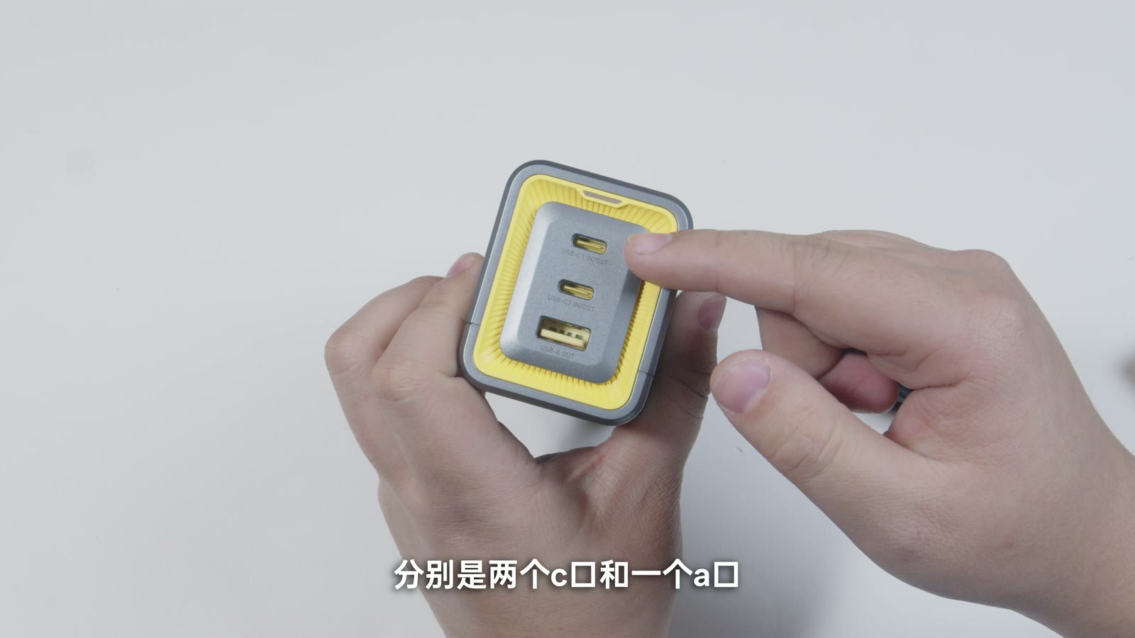 奥海 310W 星舰 Pro 顶部两个 C 口和一个 A 口