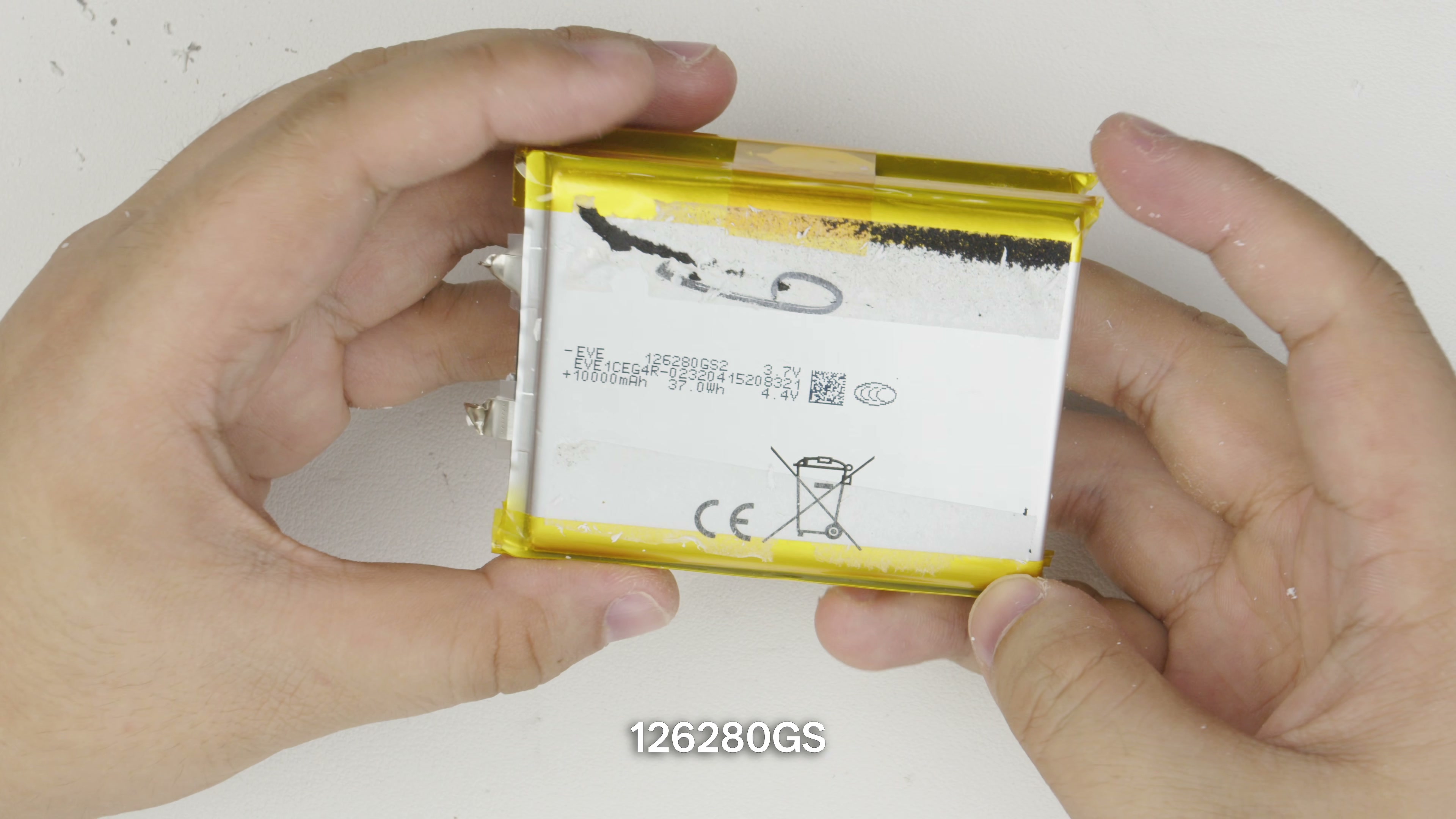 酷态科 CP25 内部两块亿纬锂能 126280GS 10000mAh 软包电芯