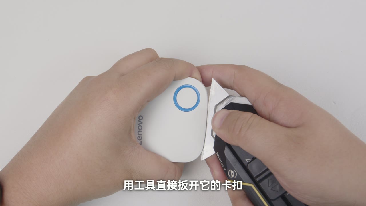 撬开外壳后看到内部主板结构