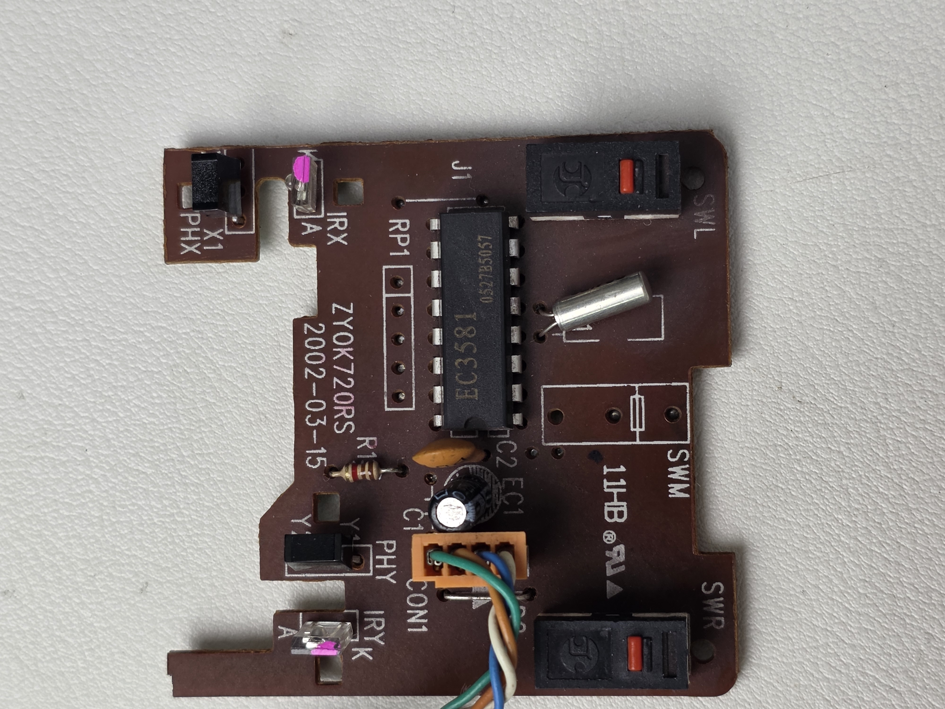 双飞燕 OK-720 鼠标 PCB 全貌,EC3581 控制器、晶振、微动和红外光栅组件都能看到